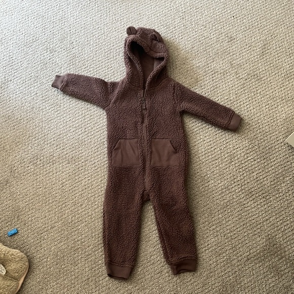 Carter’s 18 month Sherpa bear jumpsuit. Only worn/washed once. Smoke free home. - Picture 2 of 4